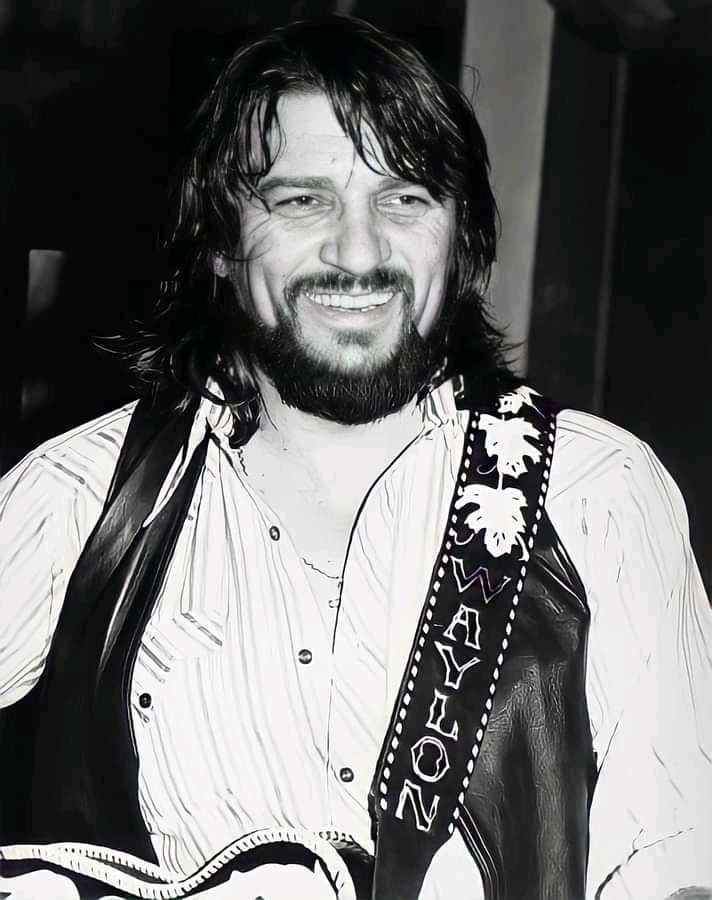 Customer photo review of Waylon Jennings Fan Club Subscription Tee Shirt Box
