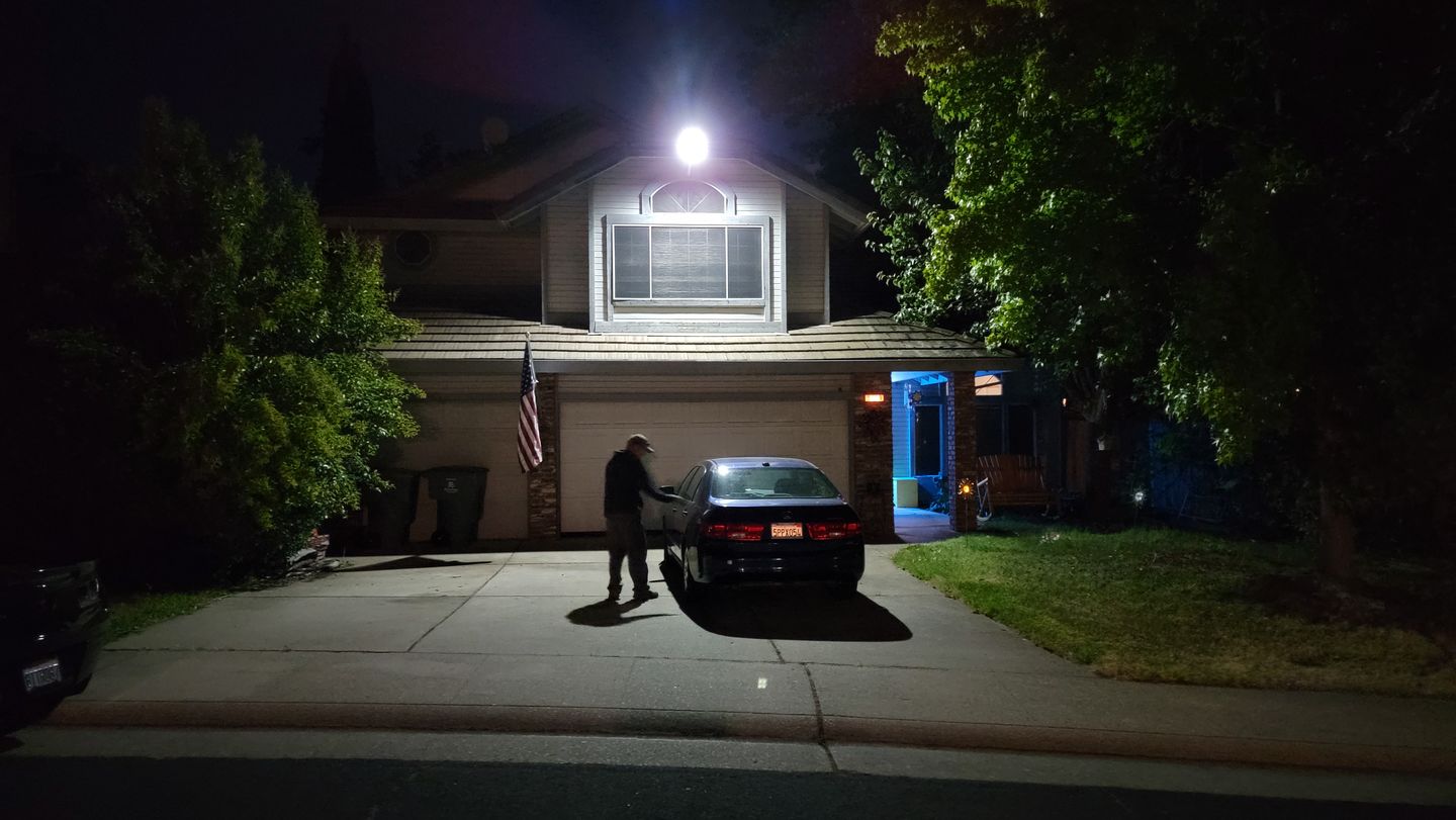 Customer photo review of 140W Solar Street Light 14000 Lumens