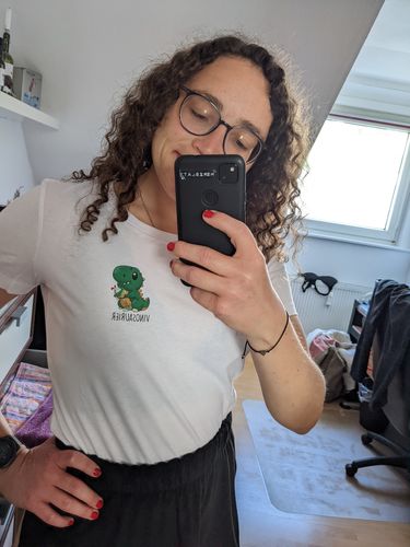 Customer photo review of Vinosaurier - Premium Shirt Damen
