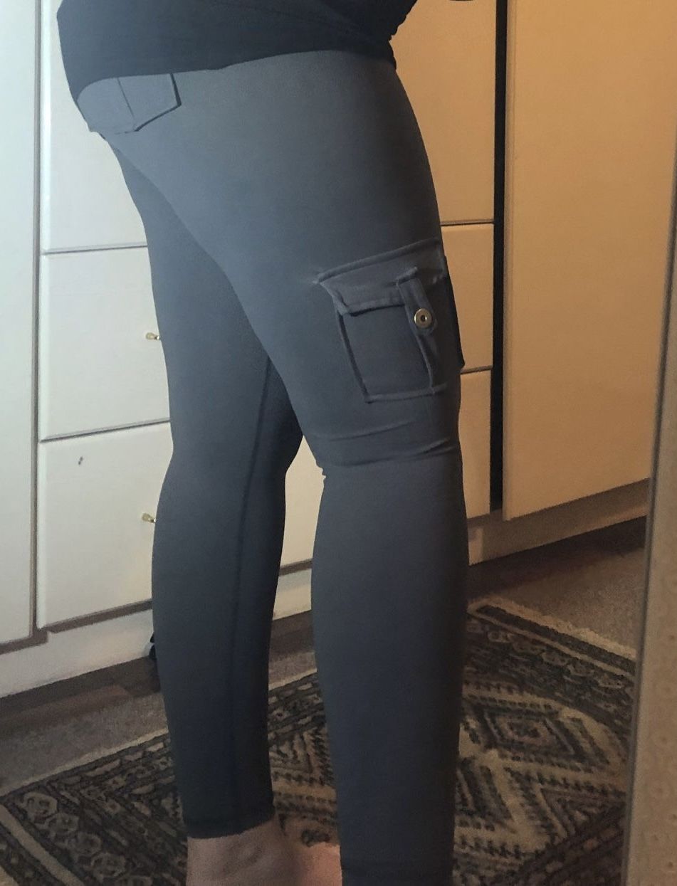 Customer photo review of TNG Cargo Leggings - Black
