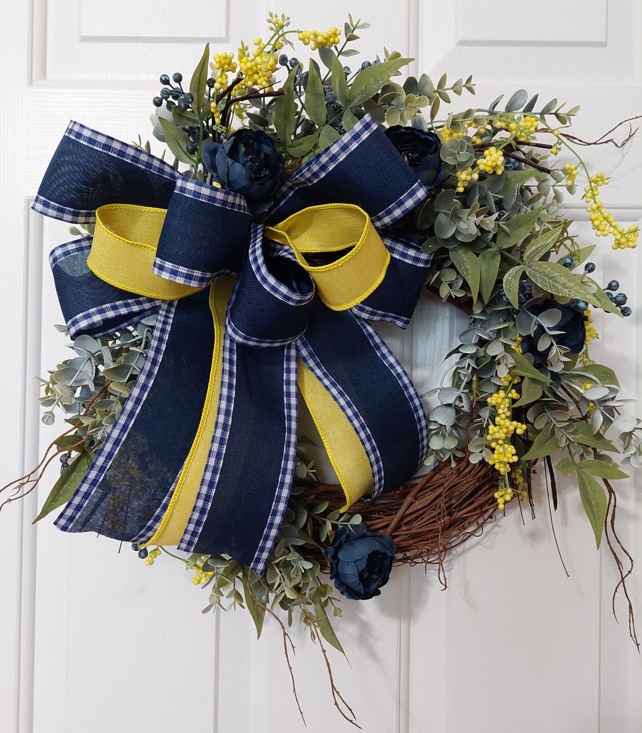 Customer photo review of 14" Round Grapevine Wreath - DECOE-034
