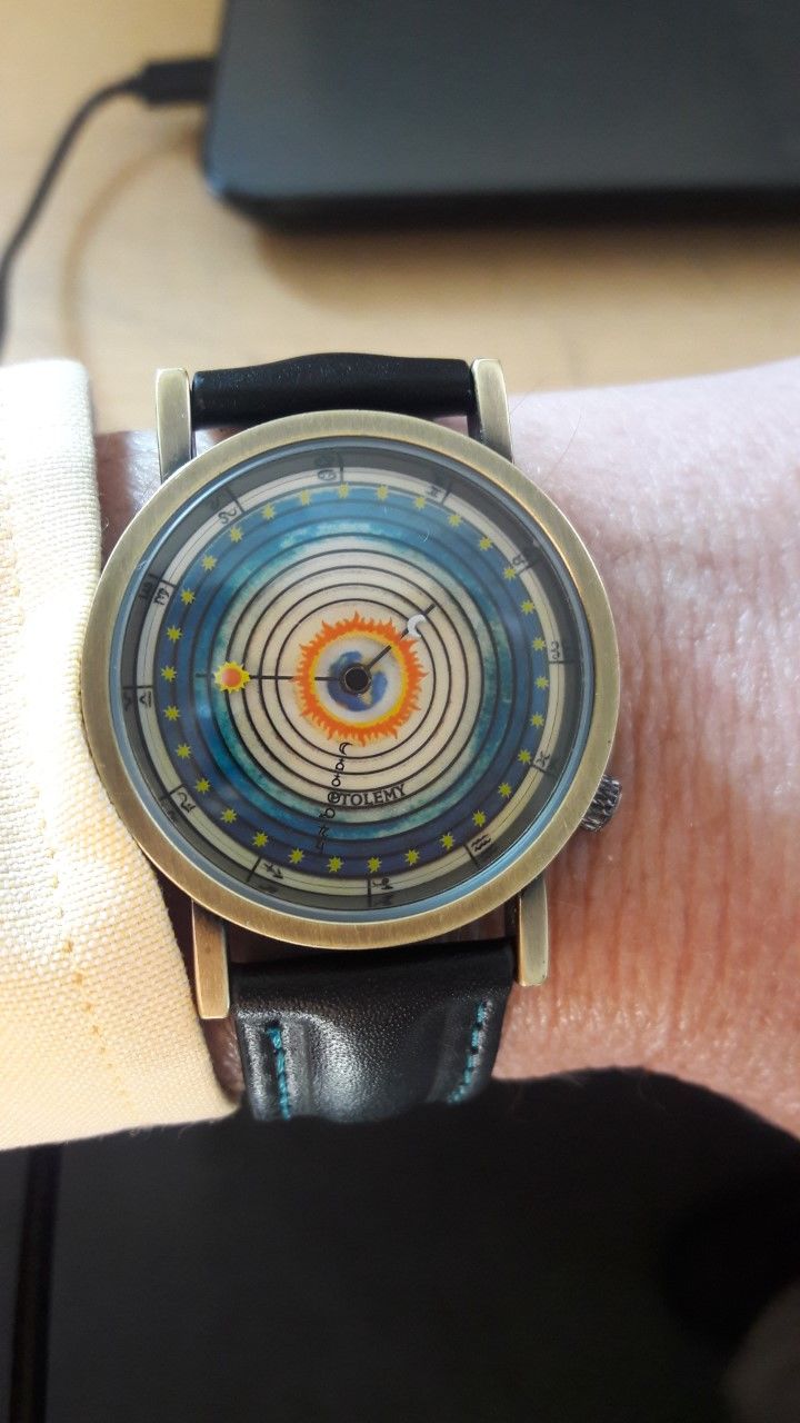Customer photo review of Reloj Análogo Philosophers Guild Sistema de Ptolomeo 33mm