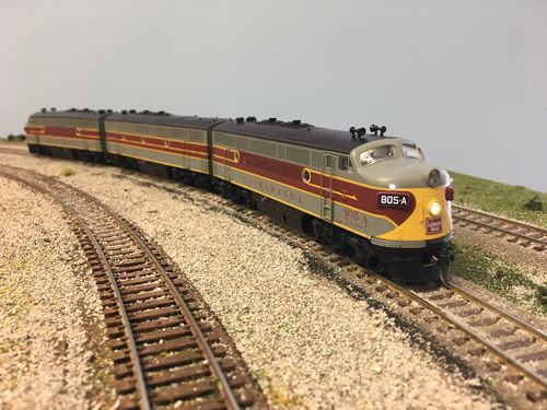 Customer photo review of PREORDER BLI 6654 EMD F3 A/B Set, DLW 805A/805B, Maroon/Gray/Yellow Scheme, A-unit Paragon4 Sound/DC/DCC, Unpowered B, HO