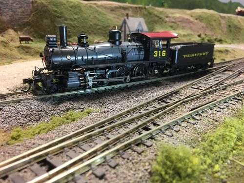 Customer photo review of Bachmann 52205 TEXAS & PACIFICâ„¢ #316 - BALDWIN 4-6-0 (HO SCALE), HO