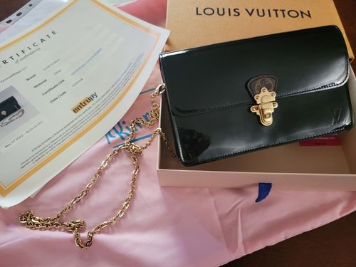 Customer photo review of Preloved Louis Vuitton Cherrywood Vernis with Monogram Canvas Chain Wallet CA5108 050422