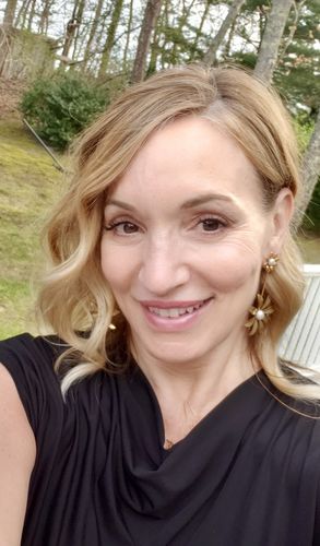 Customer photo review of Emmalyn Earrings