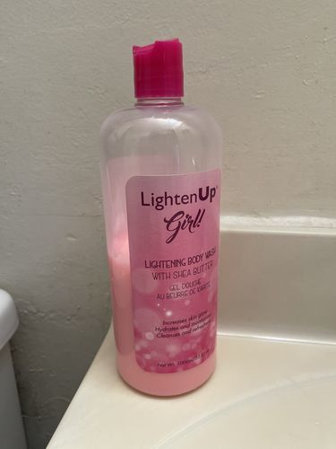 Customer photo review of Omic LightenUp Girl! Exfoliating Shower Gel - 1000ml / 33.81 Oz
