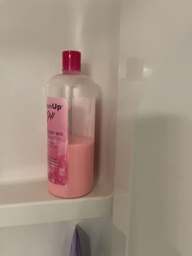 Customer photo review of Omic LightenUp Girl! Exfoliating Shower Gel - 1000ml / 33.81 Oz