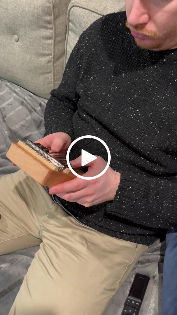 Customer video review of Kalimba 17 Key Classic Natural