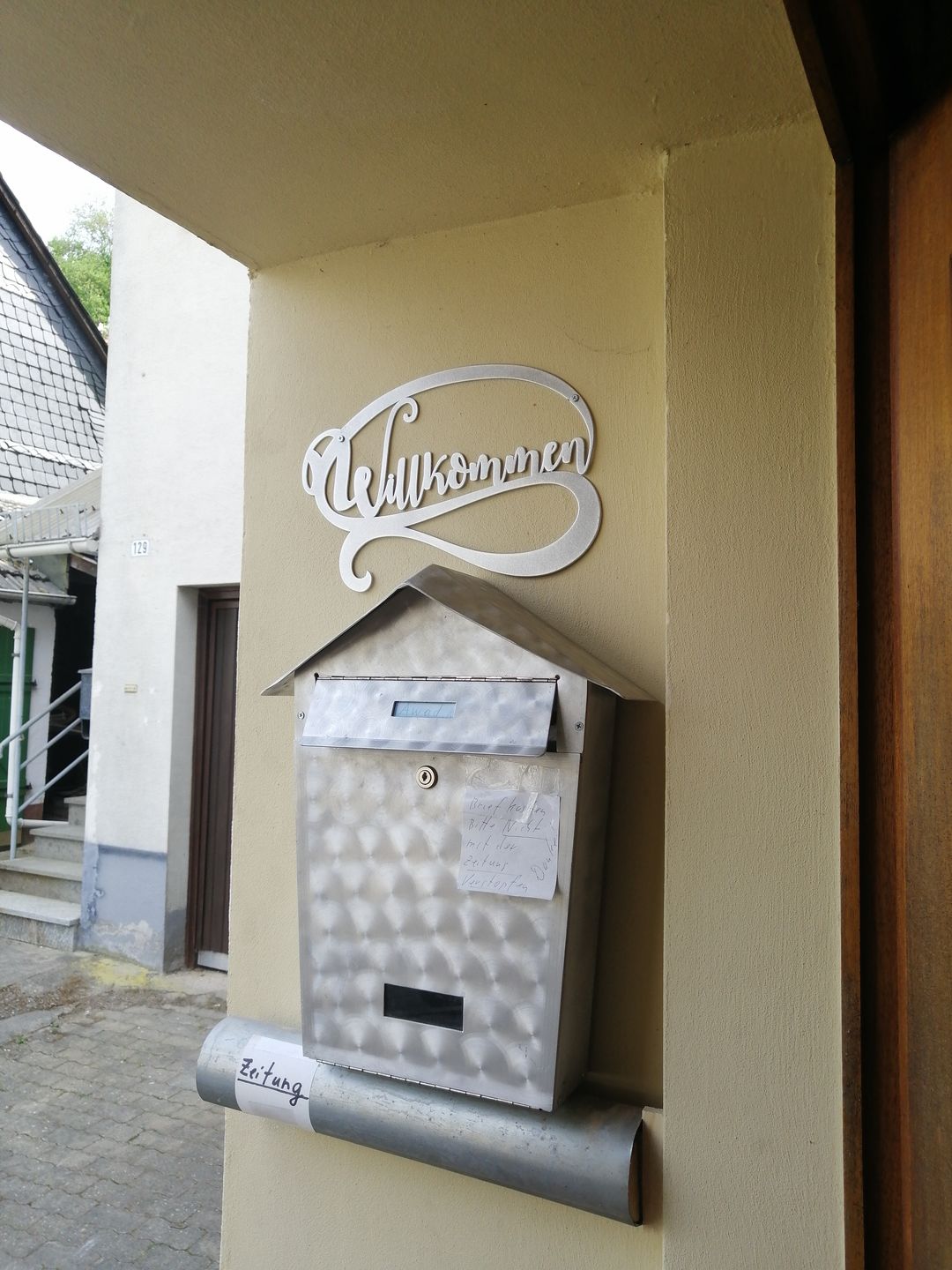 Customer photo review of Willkommens - Schriftzug - tolles Dekoobjekt aus hochwertigem Stahl für drinnen und draußen
