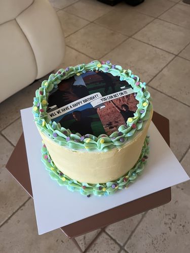 Customer photo review of 20 cm Pre-cut Circle Custom Edible Icing Image