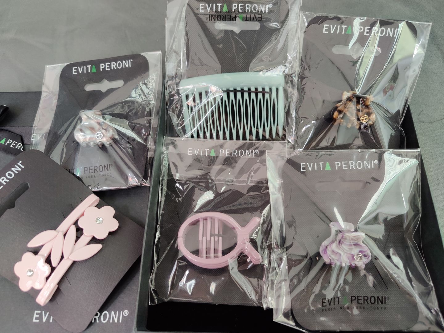 Customer photo review of Kirite Mini Hair Claw