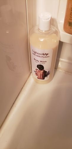Customer photo review of Omic Lightenup Lactic Acid Shea Butter Shower Gel - 1000ml