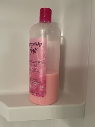 Customer photo review of Omic LightenUp Girl! Exfoliating Shower Gel - 1000ml / 33.81 Oz