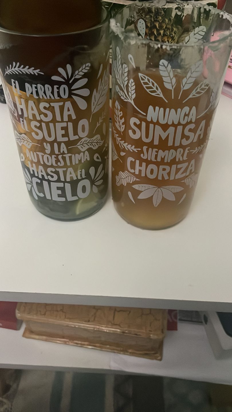 Customer photo review of Vaso Feminista Girl Power Juego de 6 Vasos