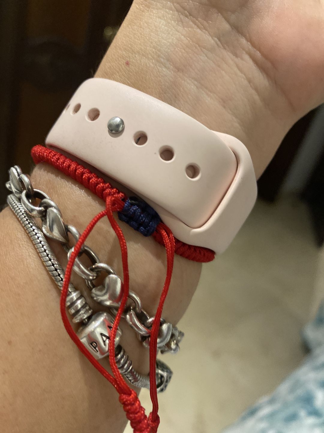 Customer photo review of Brazaletes Tibetanos Rojo x 2