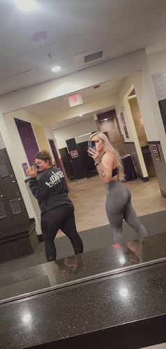 Customer photo review of Dark Grey Contour Scrunch Butt Leggings