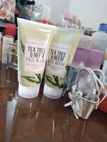Customer photo review of Tea Tree & Neem Face Wash
