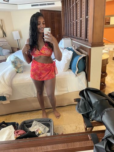 Customer photo review of The Kenzie Top / Flora