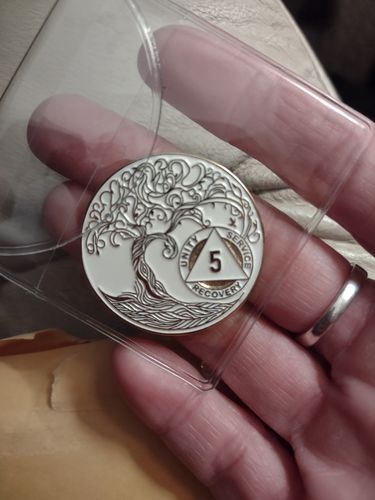 Customer photo review of 5 Year Sobriety Mint Twisted Tree of Life Gold Plated AA Recovery Medallion - Five Year Chip/Coin - White