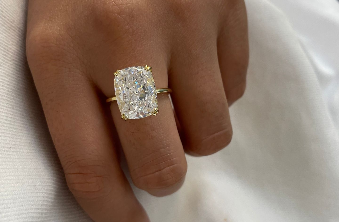 Customer photo review of S925 8.0 Carat Yellow/White Gold Cushion Cut Engagement Ring for Women In Sterling Silver