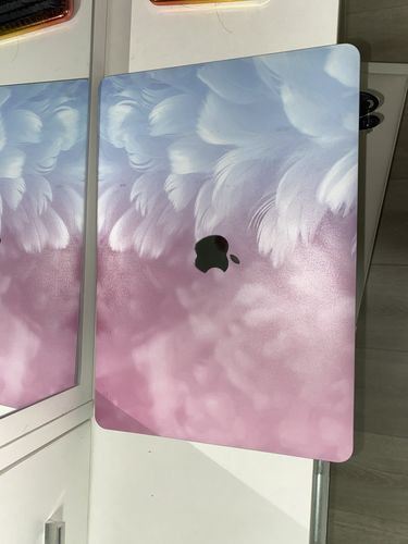 Customer photo review of RS-776White With Apple Cut Out Logo - Macbook Case - Macbook Air Pro 13" inch  + Free Keyboard Cover