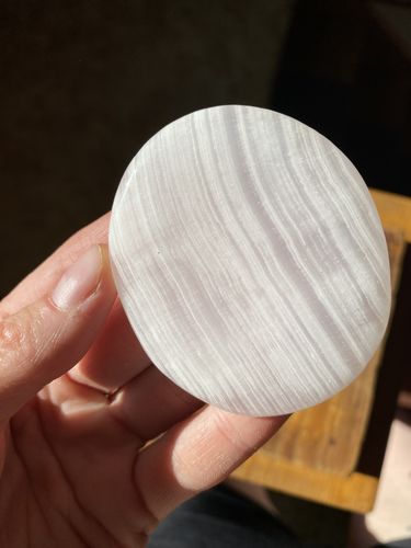 Customer photo review of Mangano Calcite Palm Stone- Circle