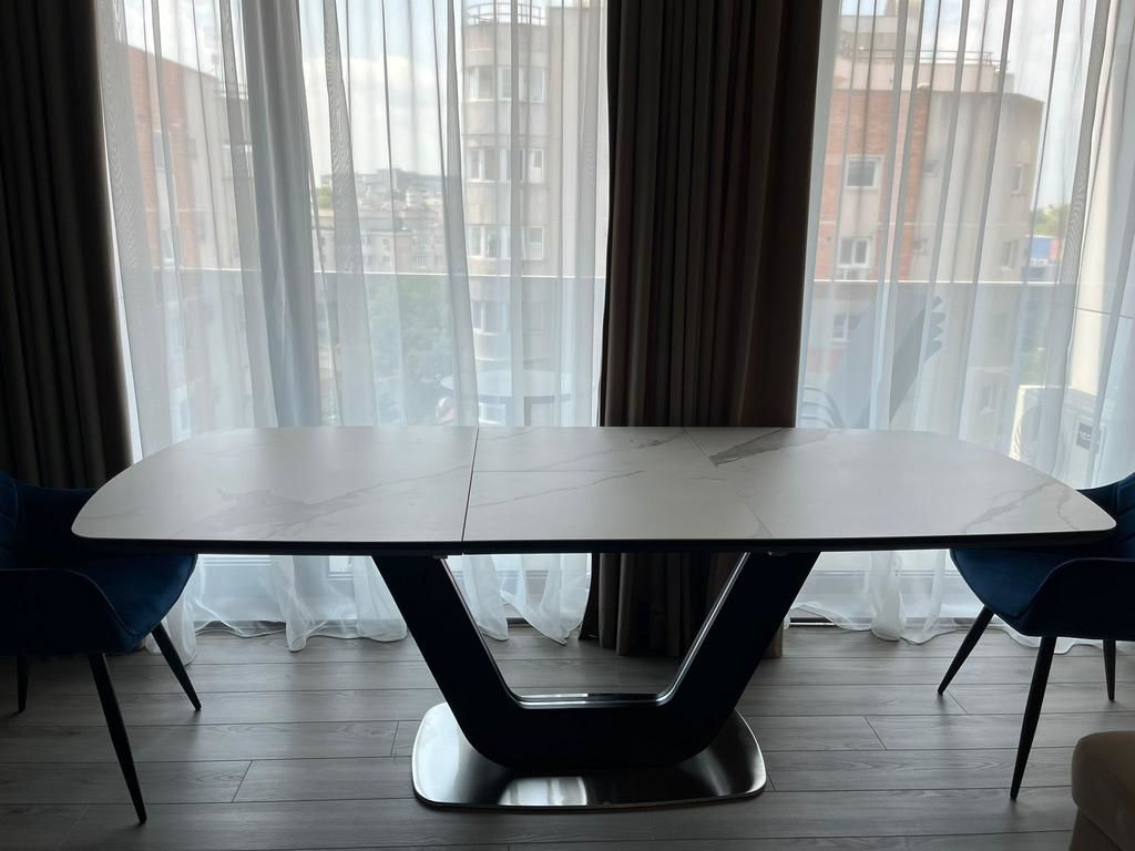 Customer photo review of Masa extensibila ARMANI, alb cu efect de marmura/negru, 160/220x90x76 cm