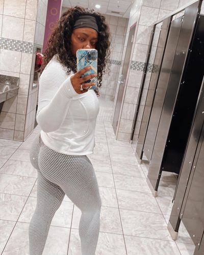 Customer photo review of Grey and White Fishnet Scrunch Butt Leggings