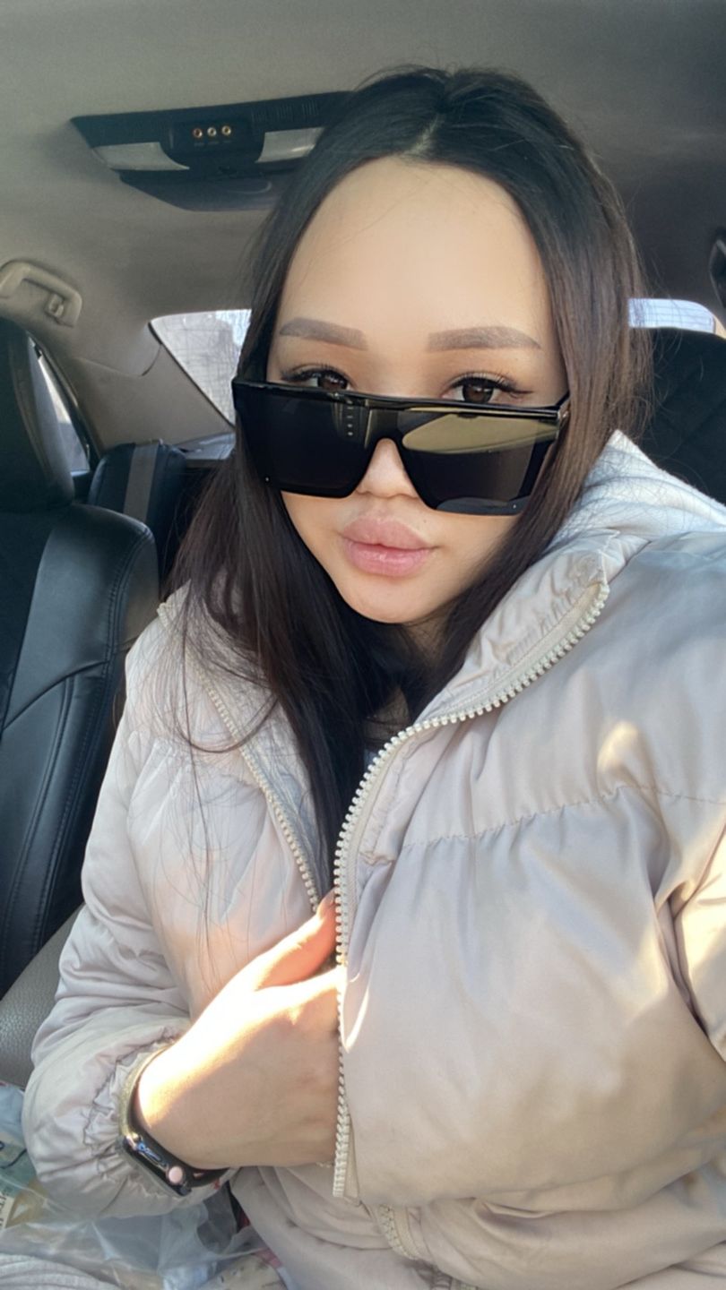 Customer photo review of Selena Deluxe
