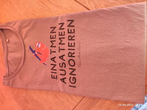 Customer photo review of MediTier© Damen Marken-Shirt »EINATMEN AUSATMEN IGNORIERN«