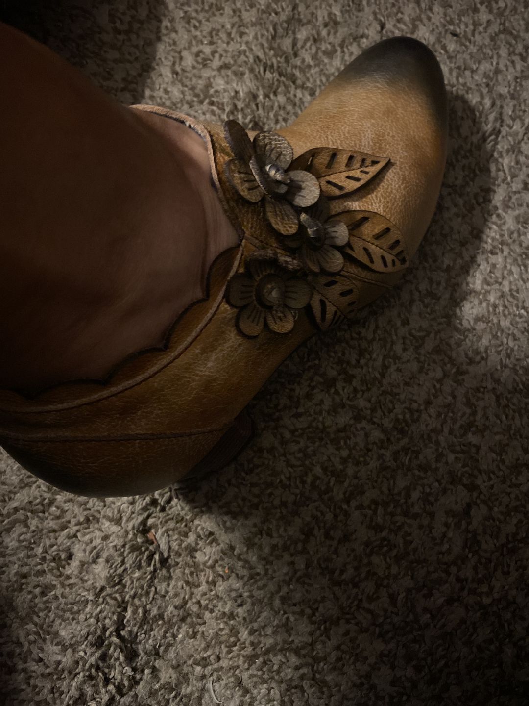 Customer photo review of Retro Handmade Floral Leather Low-Heel Pumps
