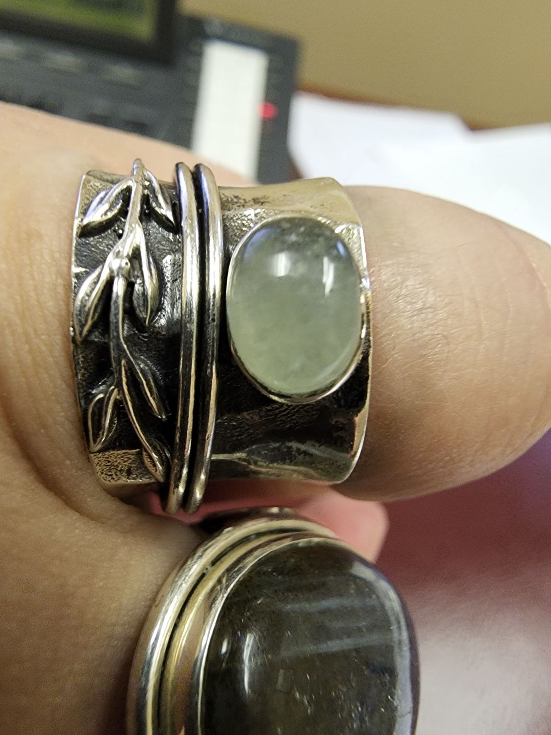 Customer photo review of Aquamarine Leaf Spinner ring Sterling Silver