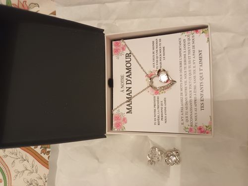 Customer photo review of Boucles d'oreilles Noeud d’Amour - Finition Or Blanc 14K