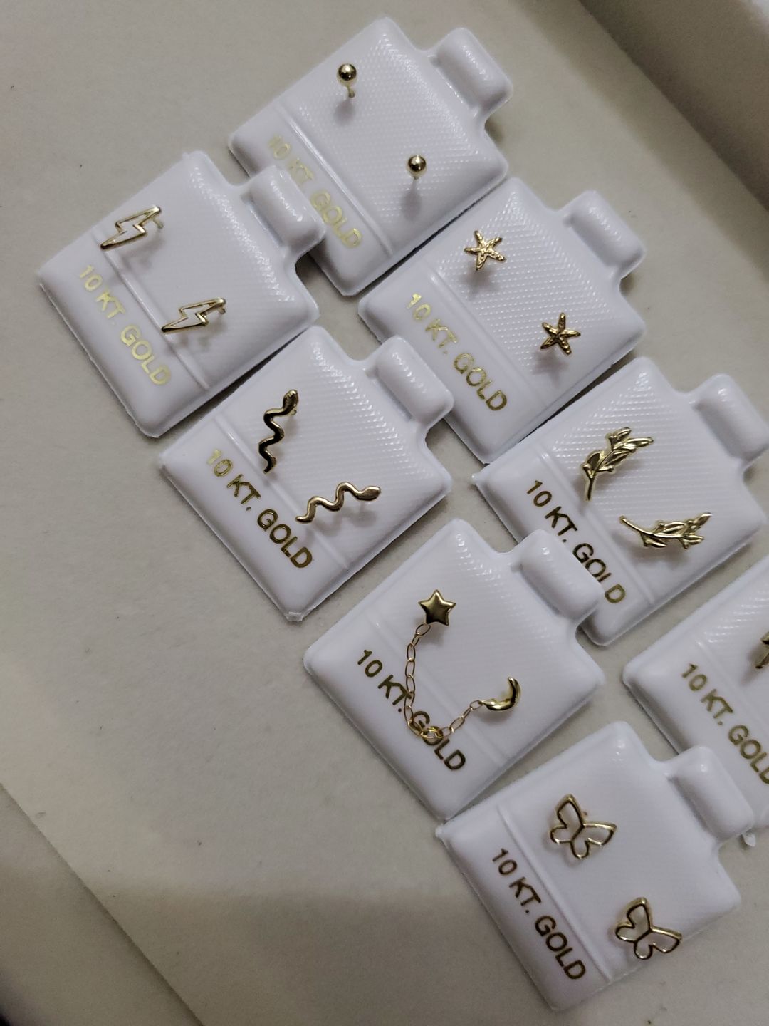 Customer photo review of Piercing oro de 10K mini constelación Pieza individual
