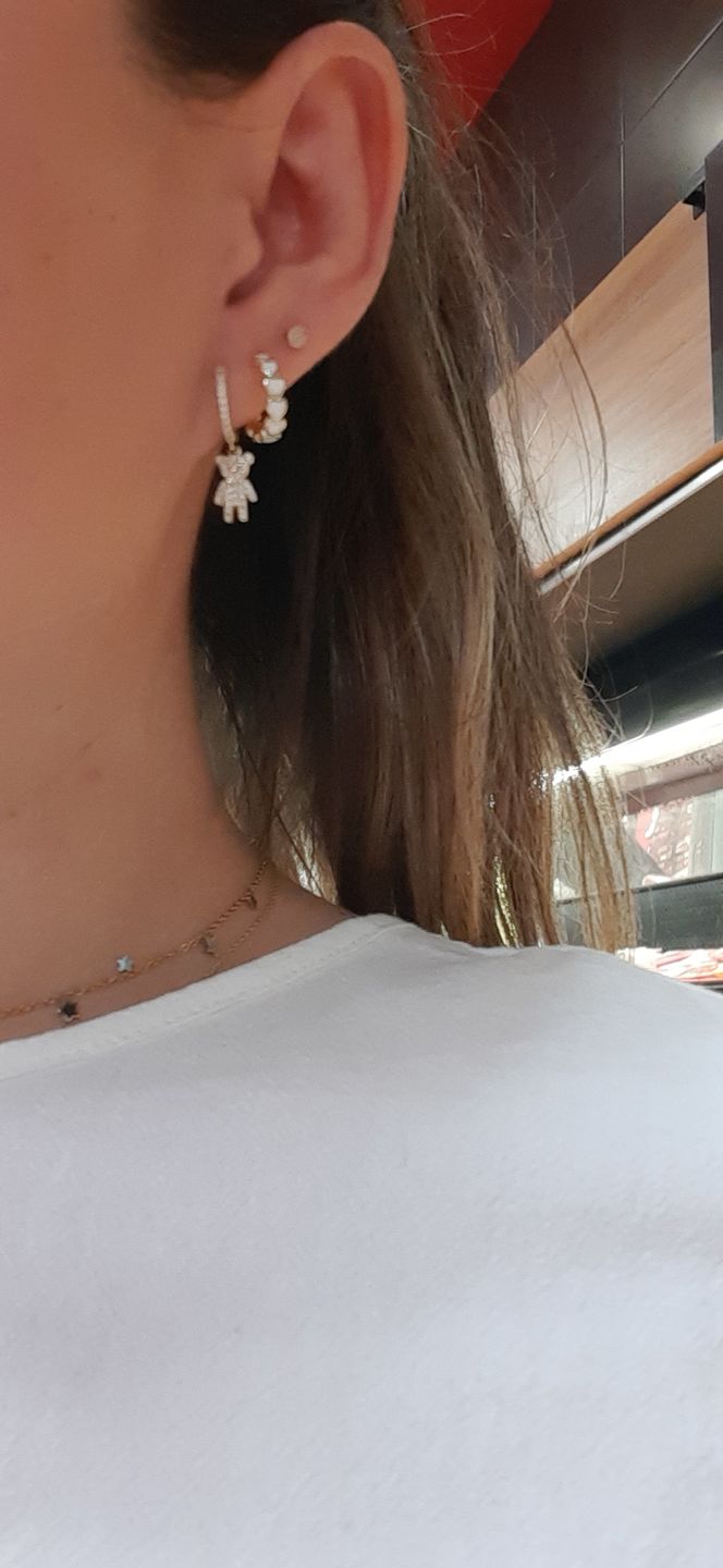 Customer photo review of Media huggie chapa de oro corazones blancos