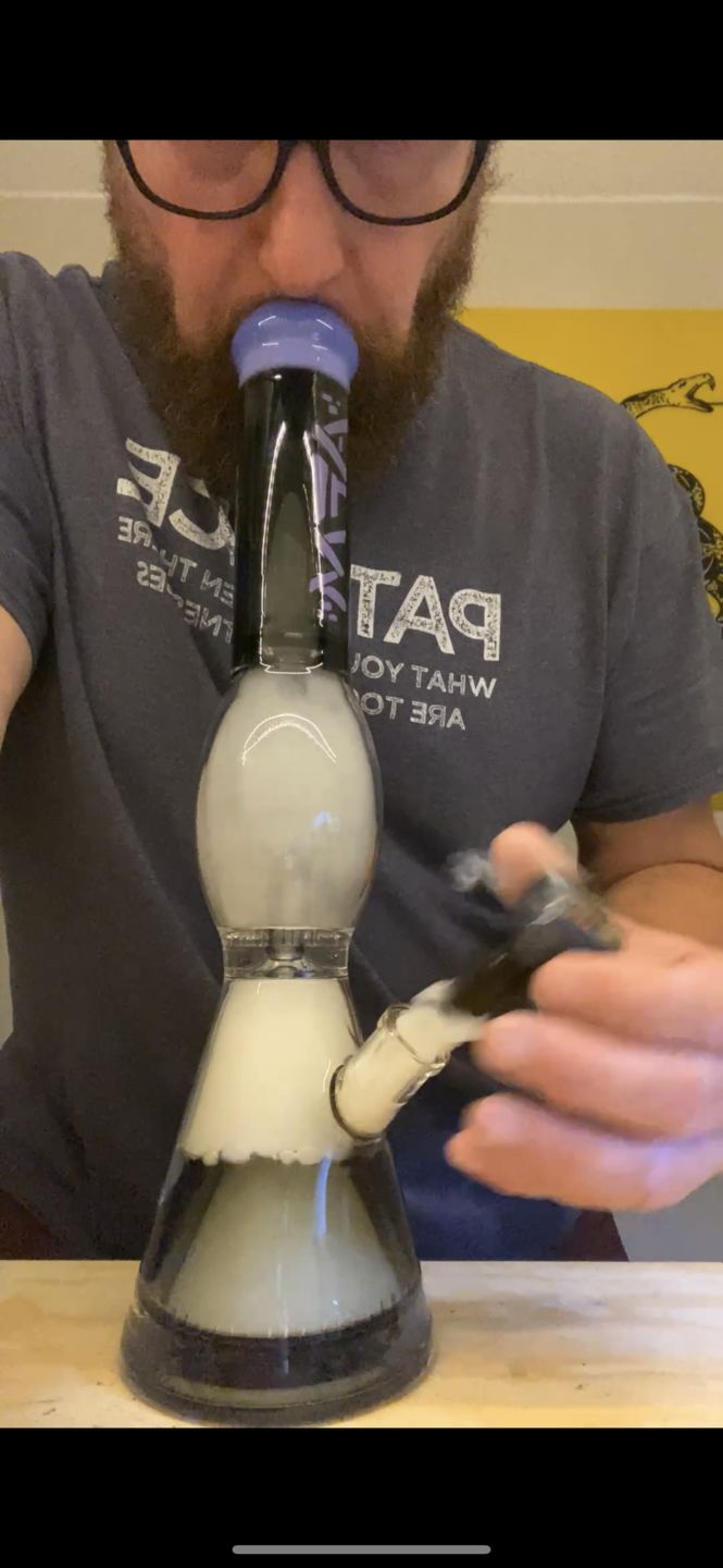 Customer photo review of UFO Pyramid Beaker Arm Perc 16"