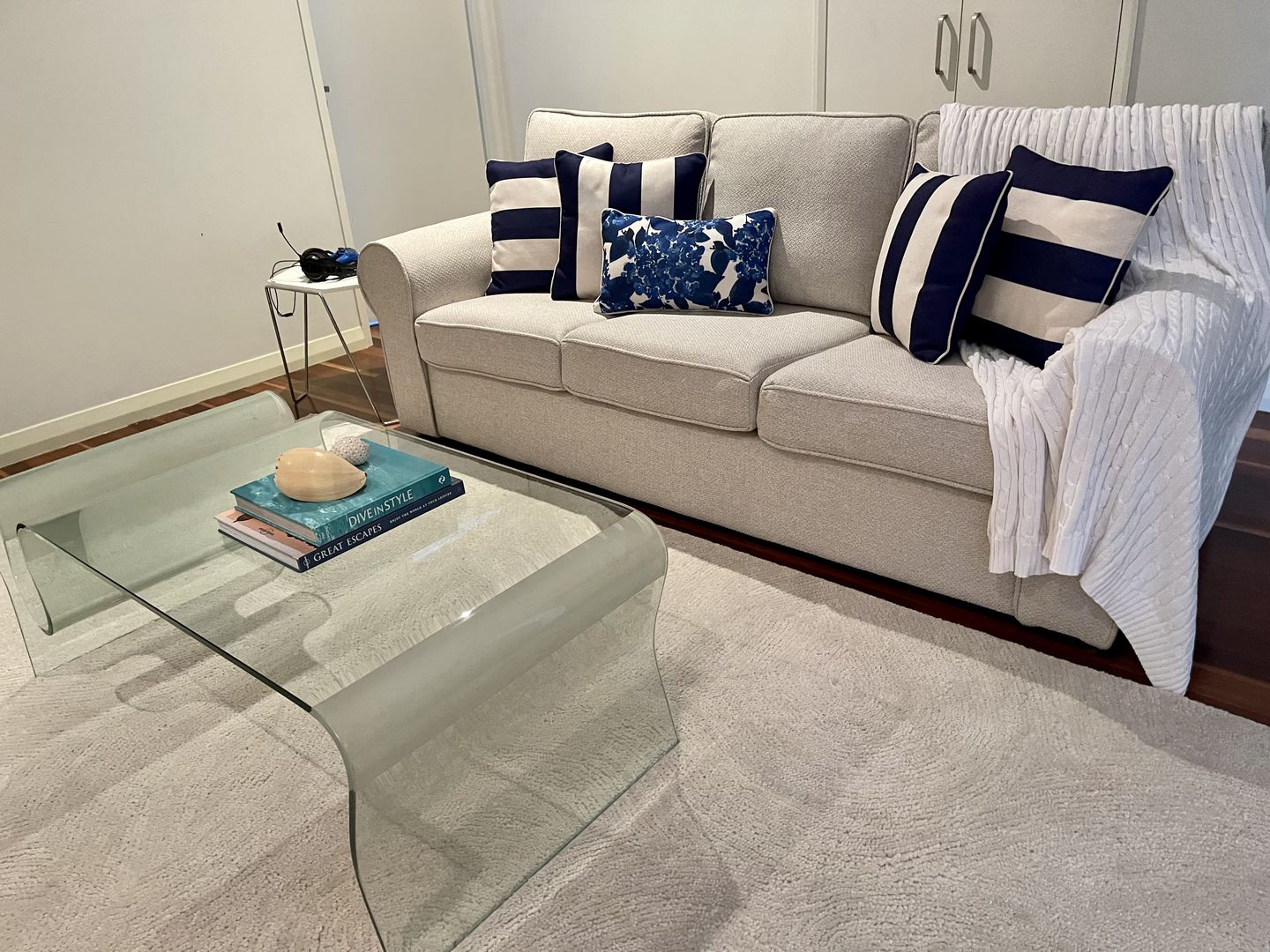 Customer photo review of Loren Almon 01 Ivory Wool Rug