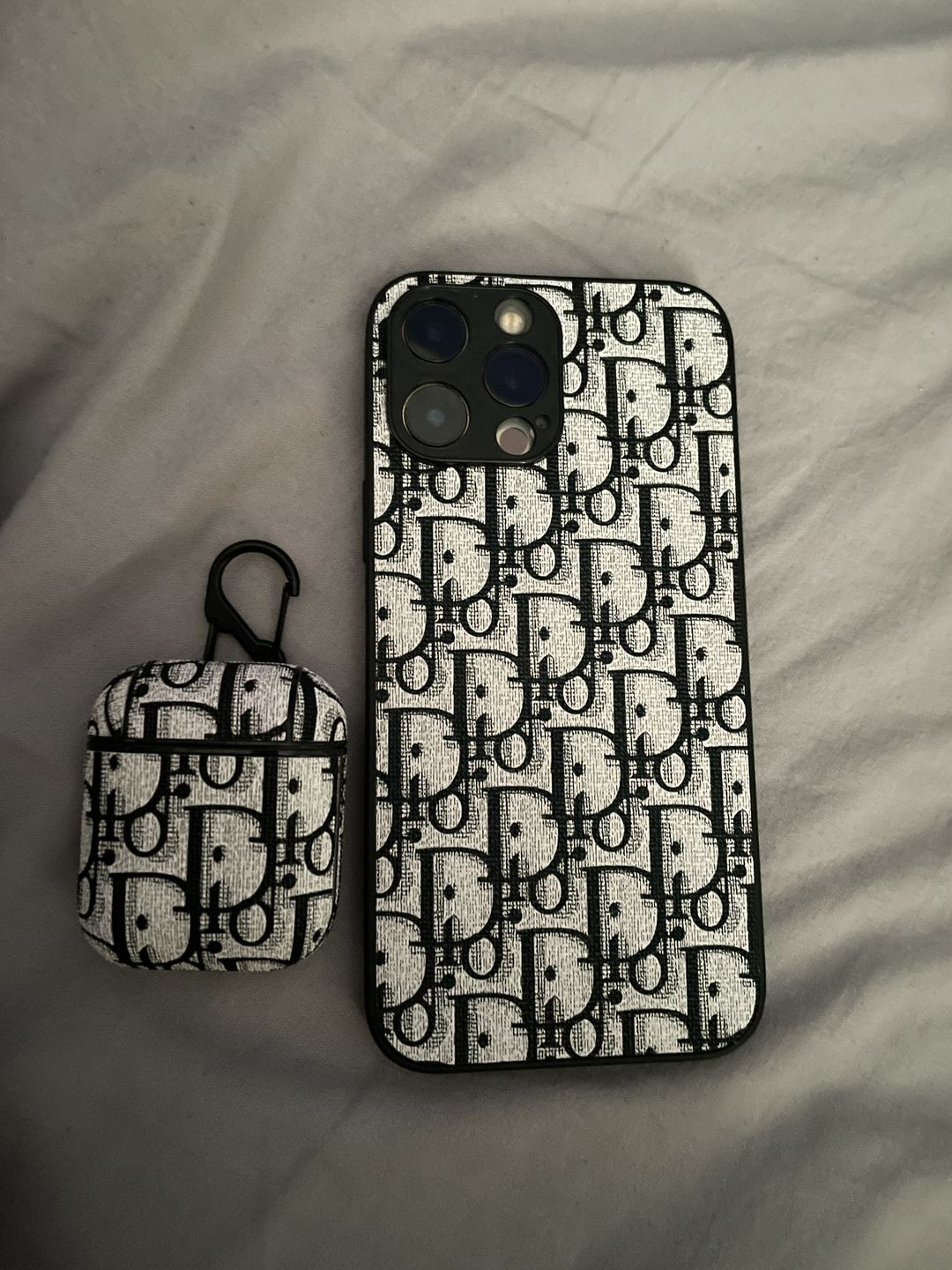Customer photo review of Di Double Set (iPhone & Airpod Case)