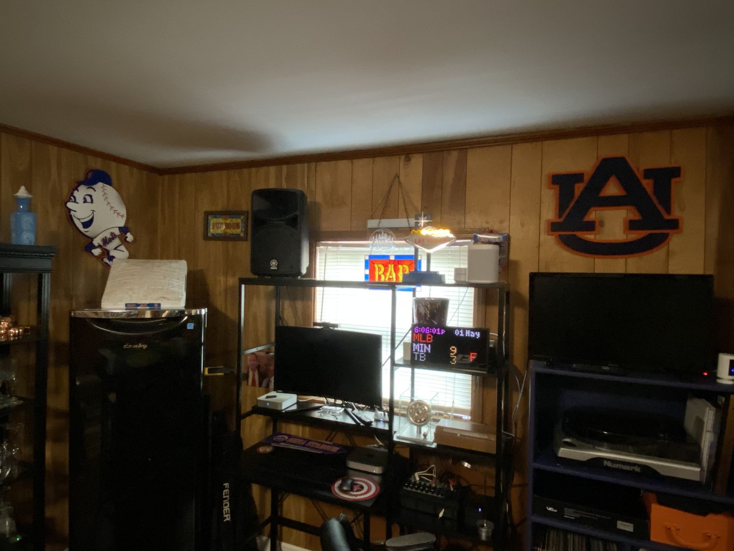 Customer photo review of Auburn Tigers "AU"  3D Vintage Metal Wall Art