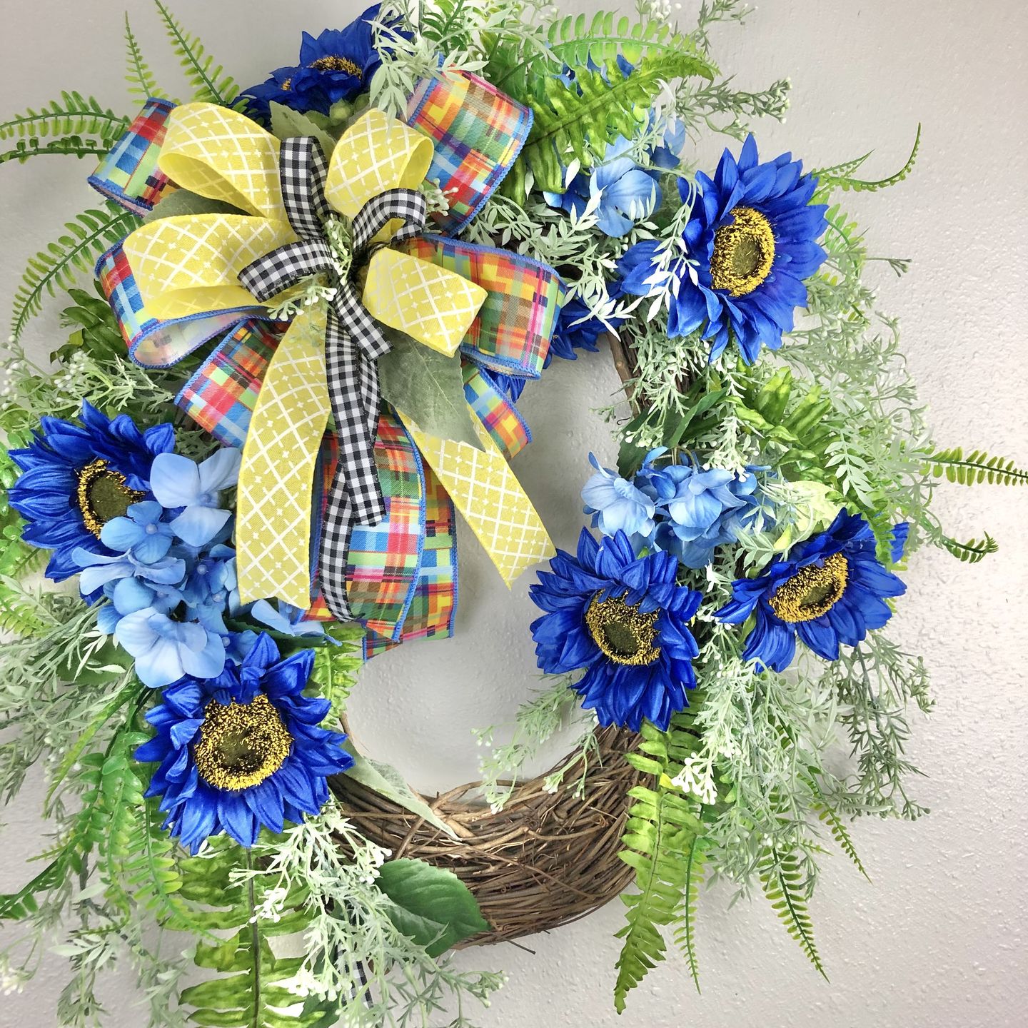 Customer photo review of 18" Round Grapevine Wreath - DECOE-038