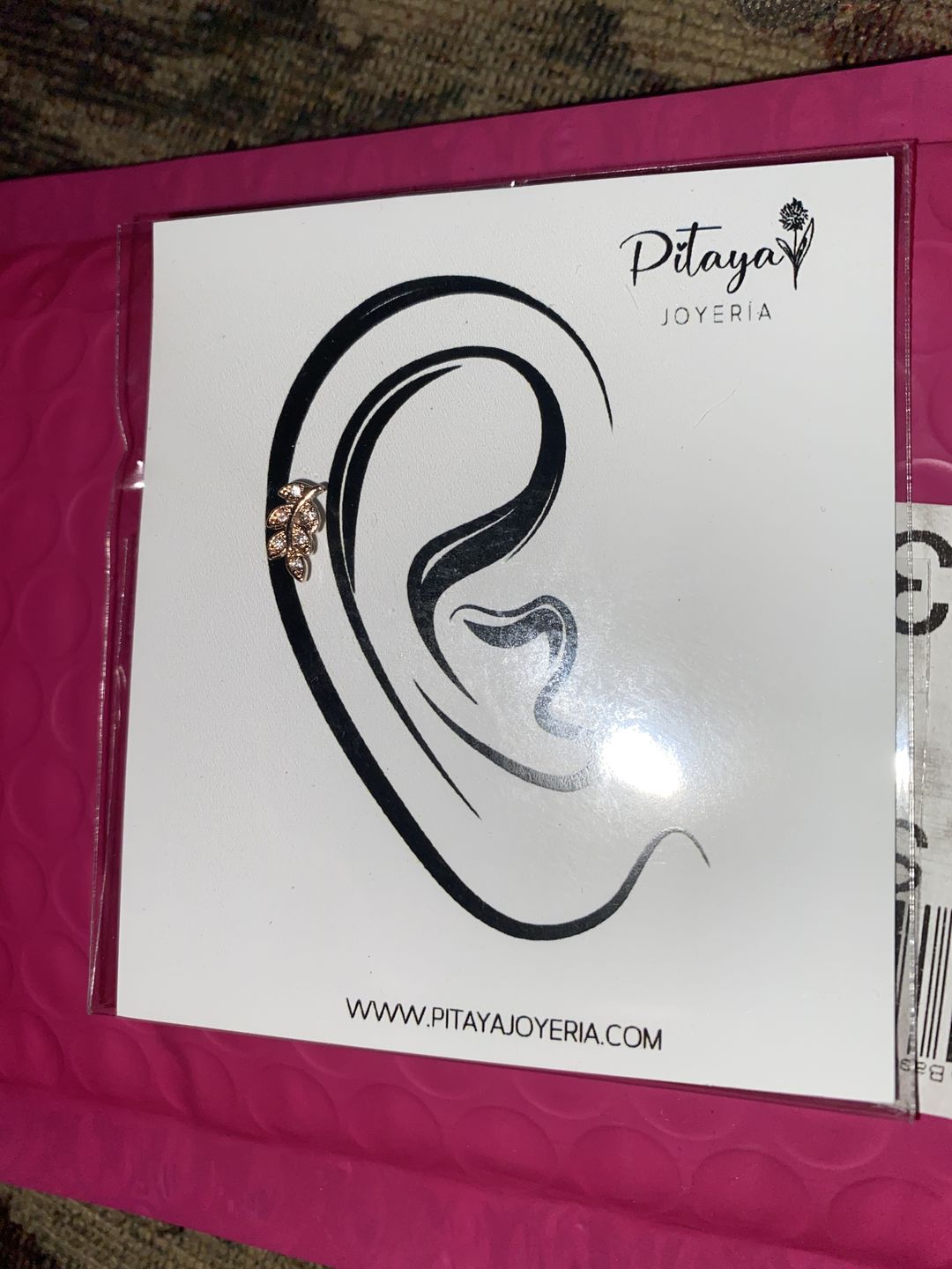 Customer photo review of Piercing Hojita de Laurel Rosca Plana