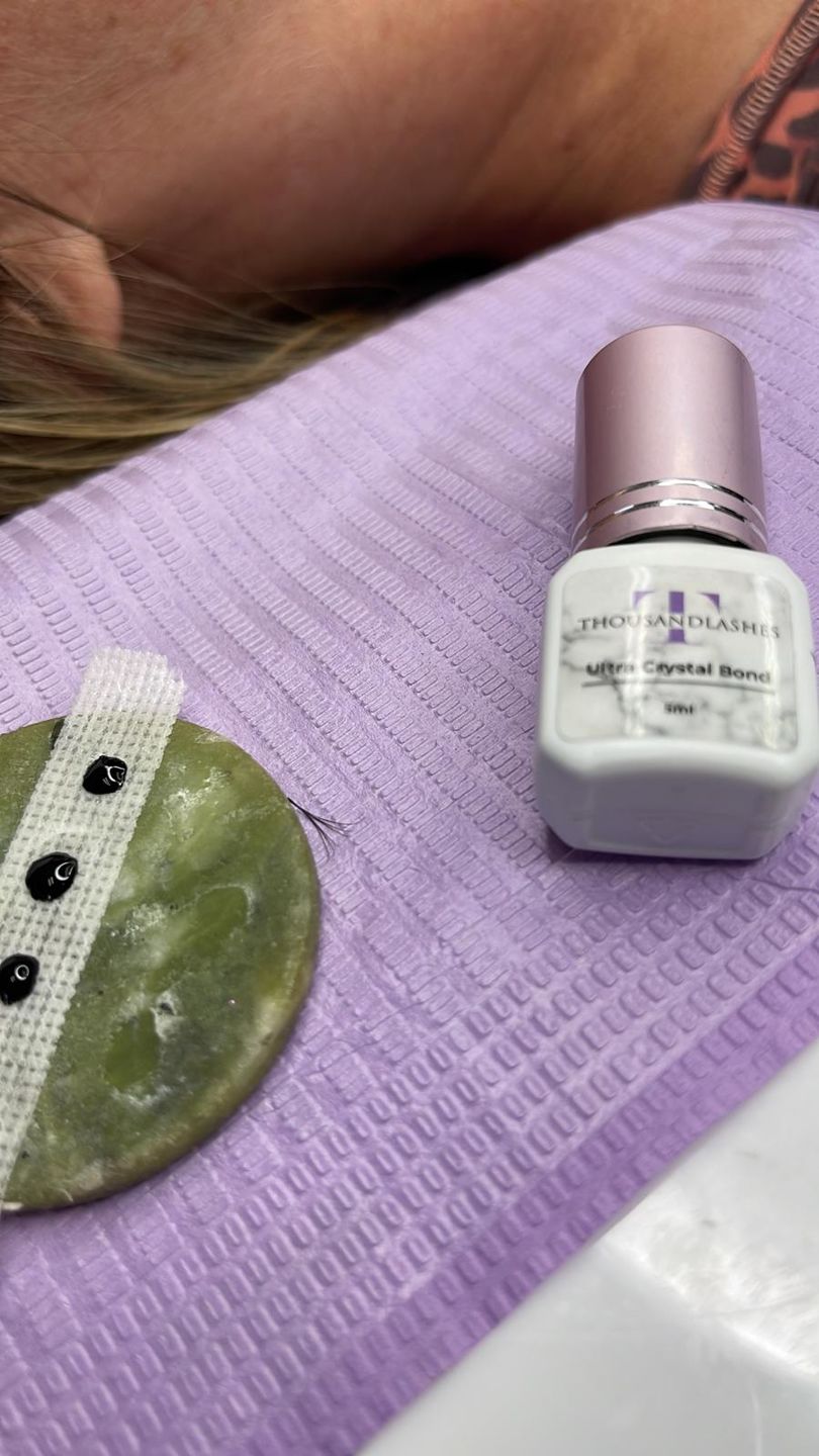 Customer photo review of EYELASH EXTENSION GLUE: THOUSANDLASHES’ ULTRA CRYSTAL BOND