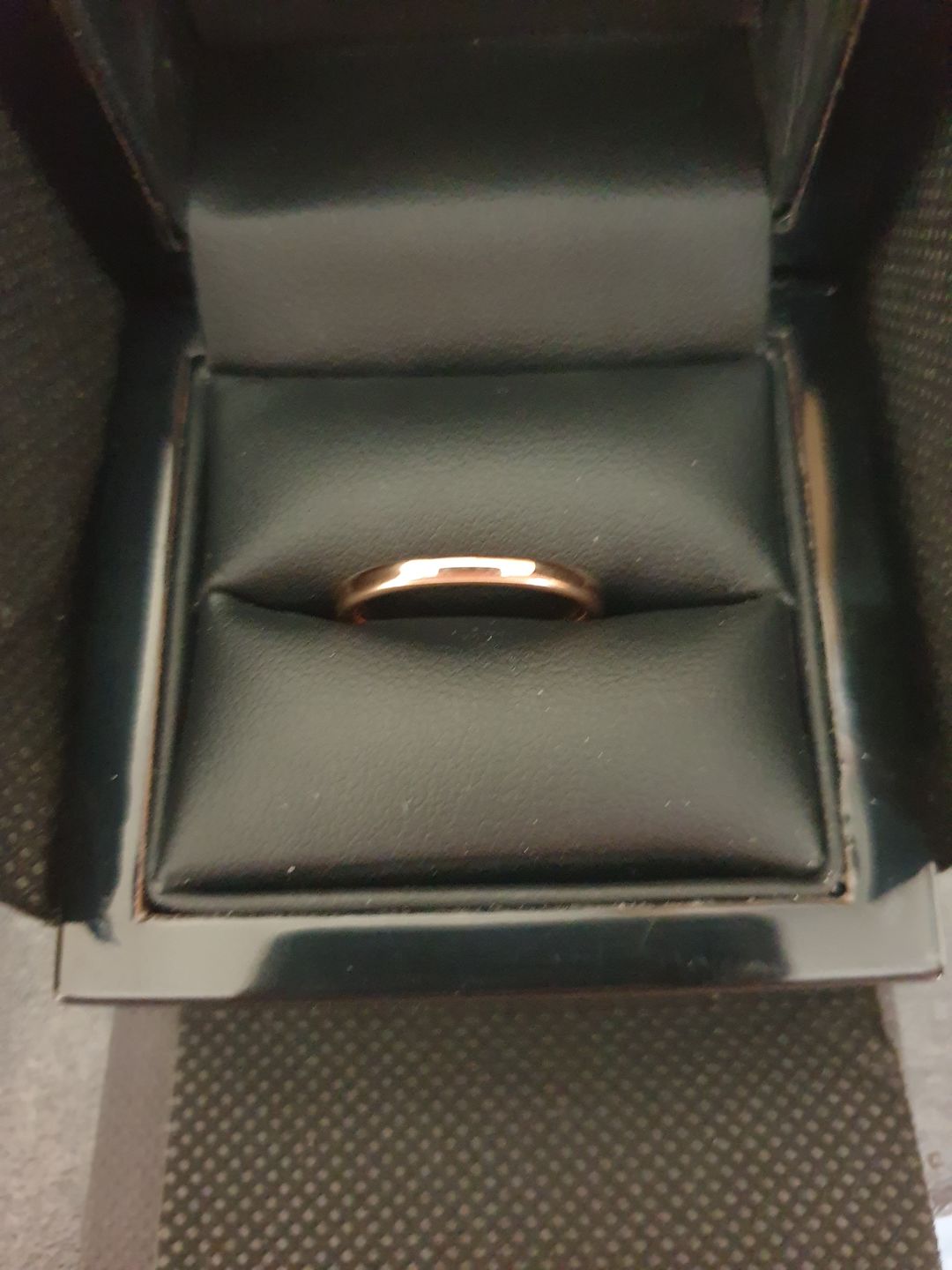 Customer photo review of Rose Gold 2mm Wonder Ring