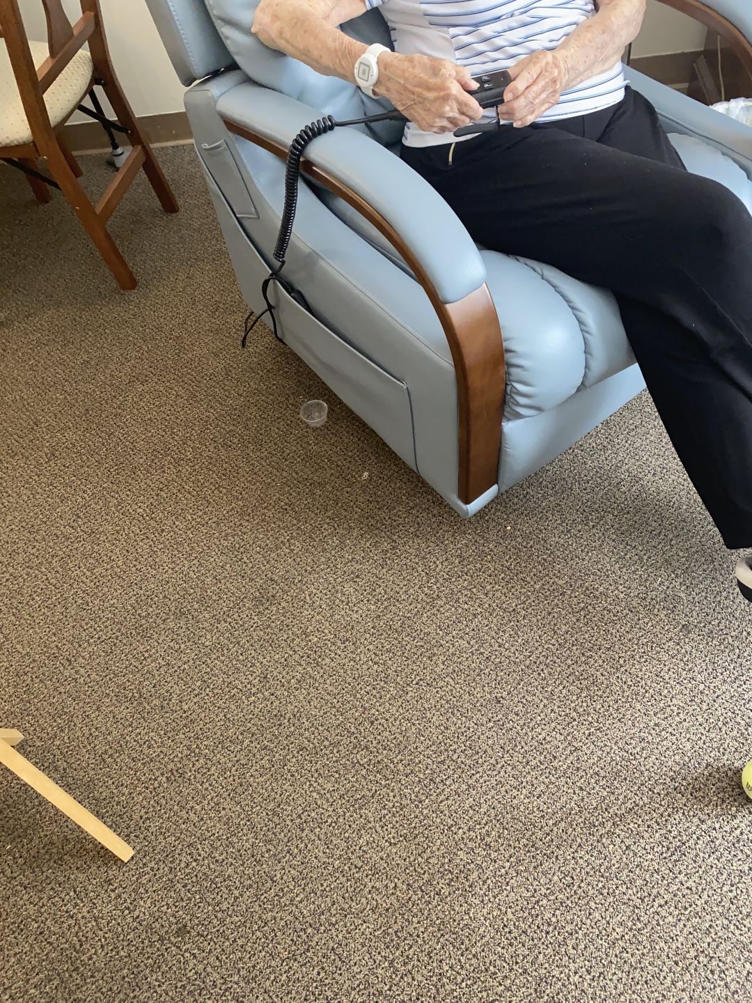 Customer video review of 9185 Small Power Lift Recliner For Elderly(Faux Leather Blue)