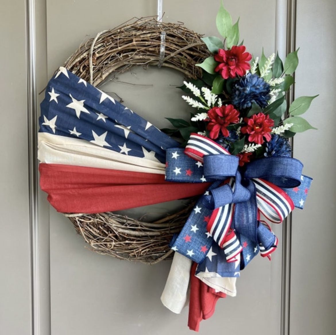 Customer photo review of 18" Round Grapevine Wreath - DECOE-038
