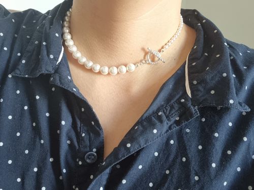 Customer photo review of Graduated High Quality Crystal Pearl Choker Necklace