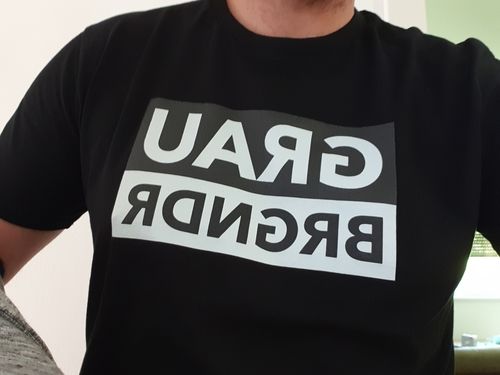 Customer photo review of GRAUBRGNDR - Premium Shirt Herren