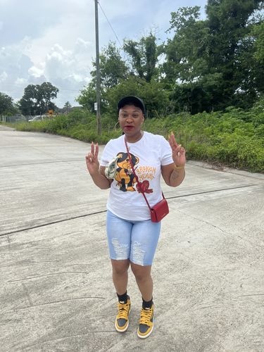 Customer photo review of Broken Heart Unisex Shirt Match Jordan 1 Retro High OG Pollen