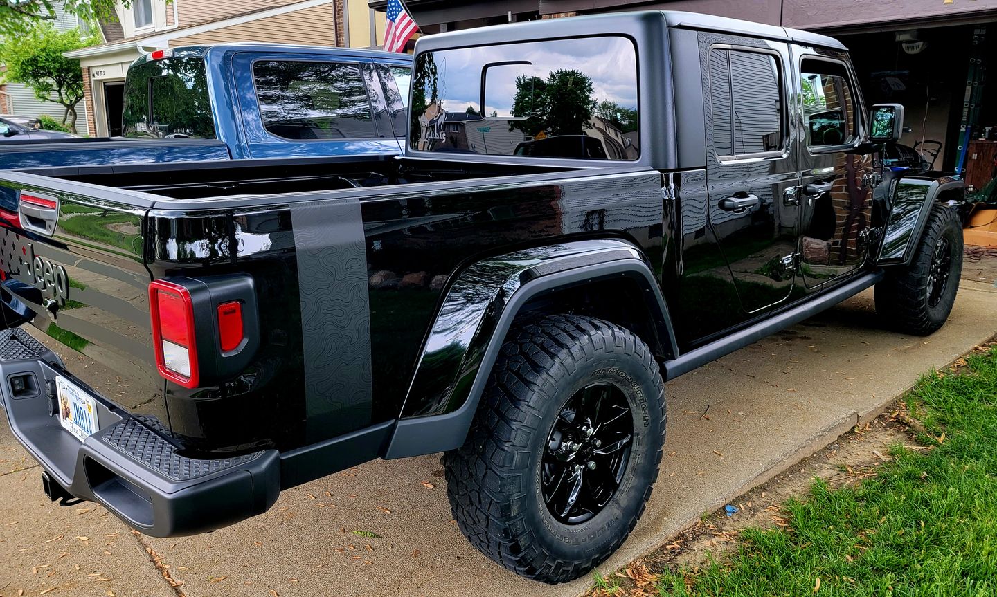 Customer photo review of Bedside Stripe Graphic for Gladiator JT | Matte Black and Black on Black Topo